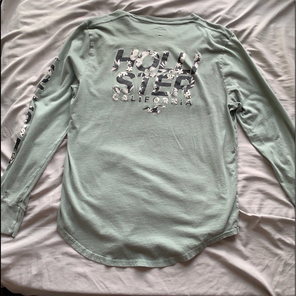 Hollister tee